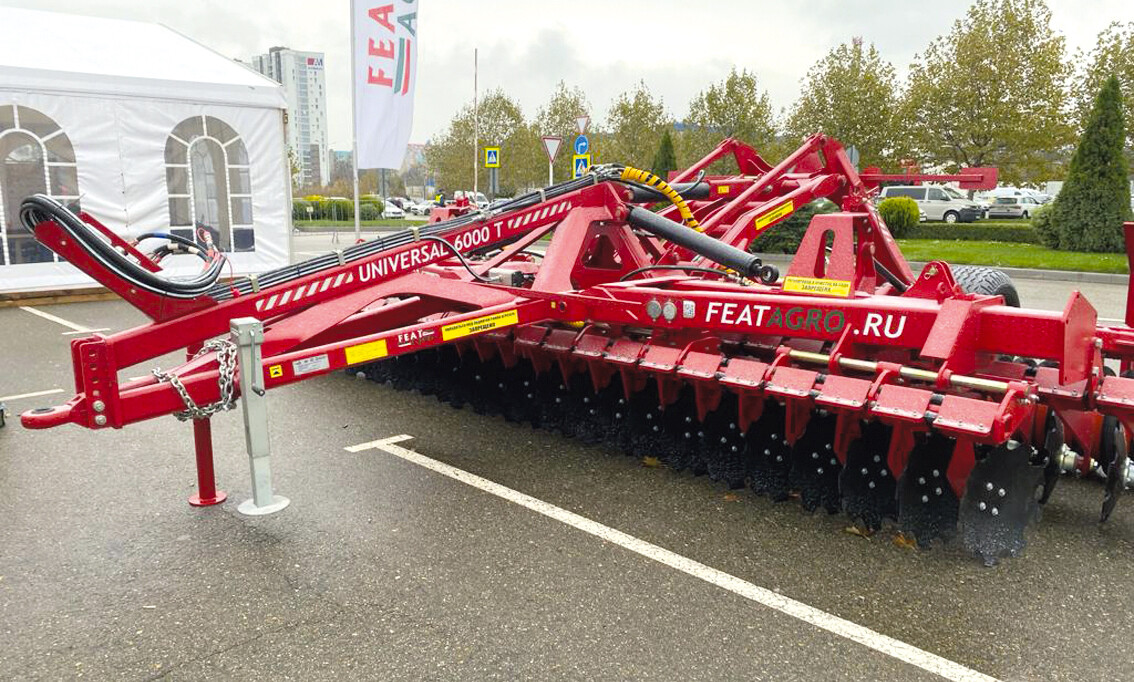 <p>
Фото: featagro.ru. <strong>Дисковая почвообрабатывающая машина ДПМ UNIVERSAL-6000Т для интенсивной поверхностной </strong><strong>обработки почвы на выставке «ЮГАГРО-2023»</strong></p> <p>
Фото: featagro.ru. <strong>Дисковая почвообрабатывающая машина ДПМ UNIVERSAL-6000Т для интенсивной поверхностной </strong><strong>обработки почвы на выставке «ЮГАГРО-2023»</strong></p>