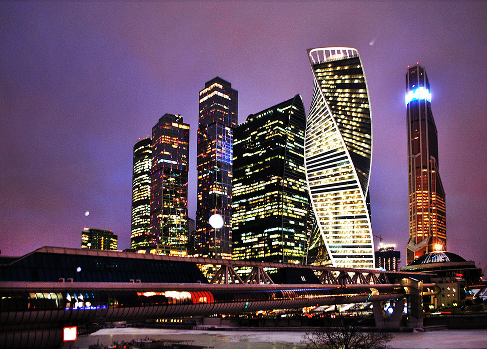 Есть ли в нашем городе. Ночной Москва Сити 2022. Москоу Сити башни. Площадь Москоу Сити. Москва Сити 2002.