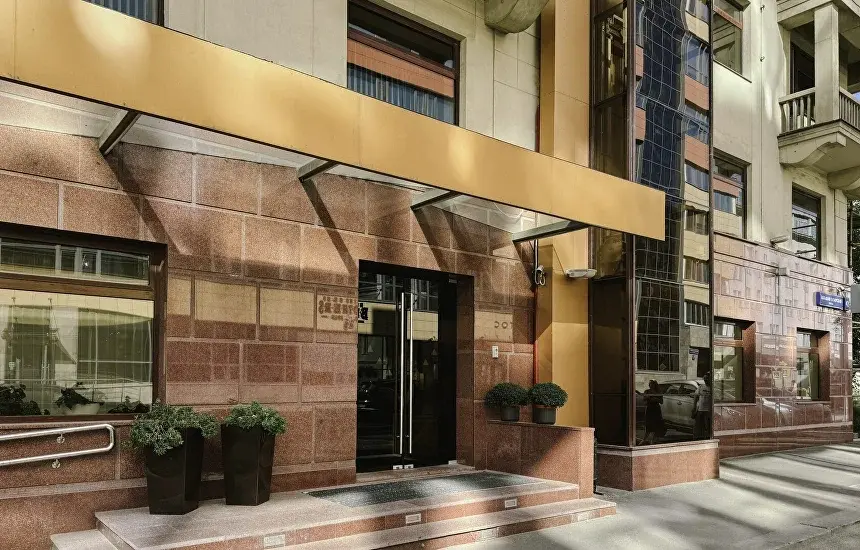 Вход в учебный комплекс