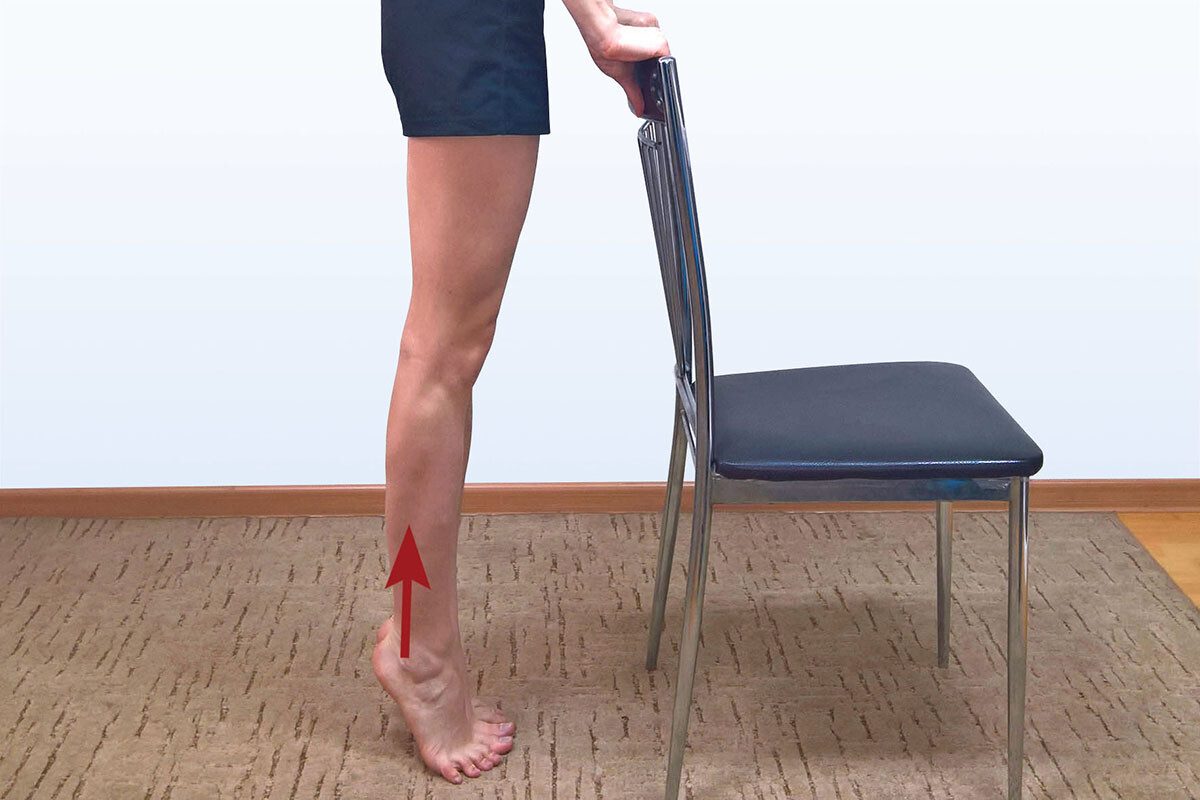 ЛФК для при боли в голеностопном суставе. Упражнение - подъём на носки, техника выполнения