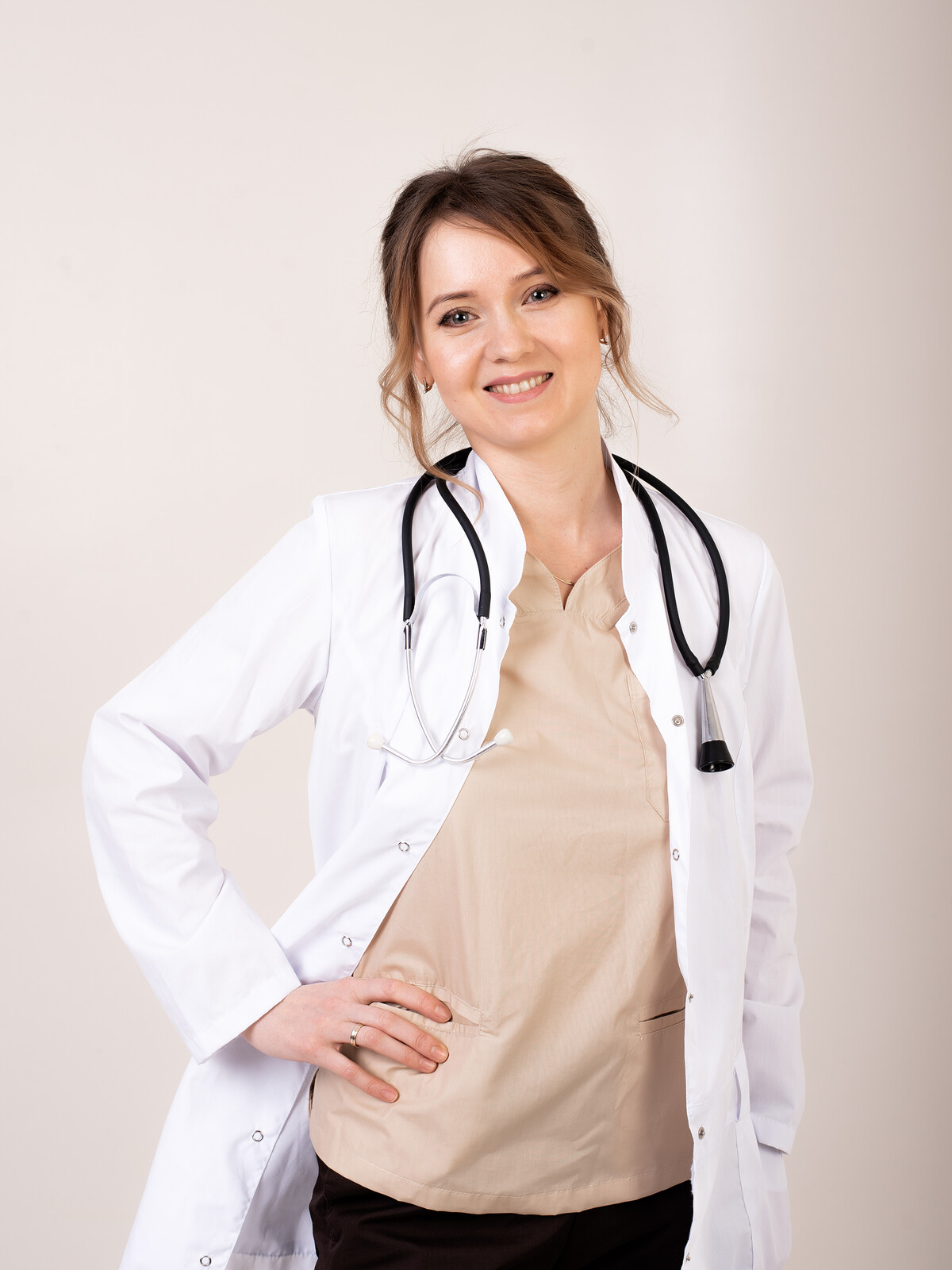 <p>Попова Алена Леонидовна</p>