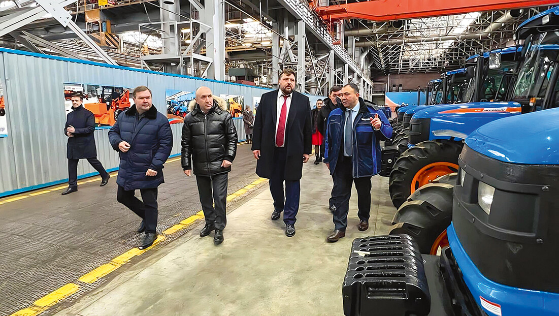 <p>
		<strong>Генеральный директор АО «Росагролизинг» Павел Николаевич Косов во время посещения завода «АГРОМАШ».</strong>	</p>