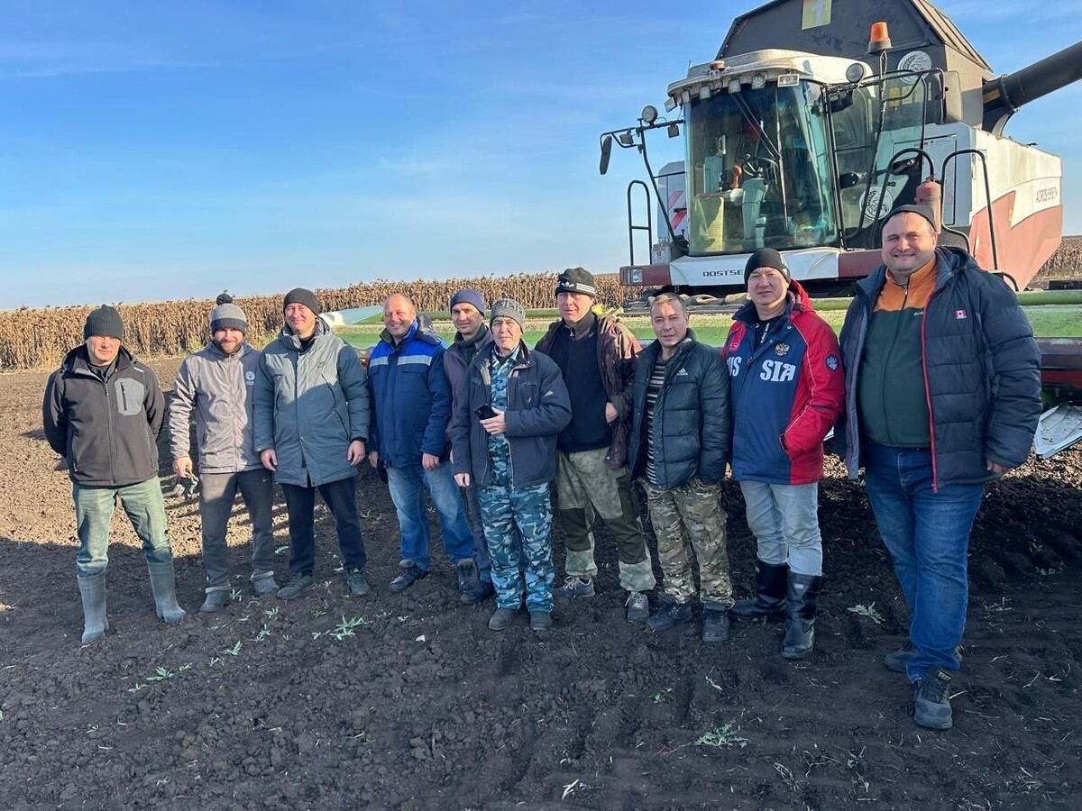 <p>
		В КФХ «Берёзка» в последние пять лет активно испытывают российские гибриды подсолнечника вместе с Челябинским представительством «Щёлково Агрохим»	</p>